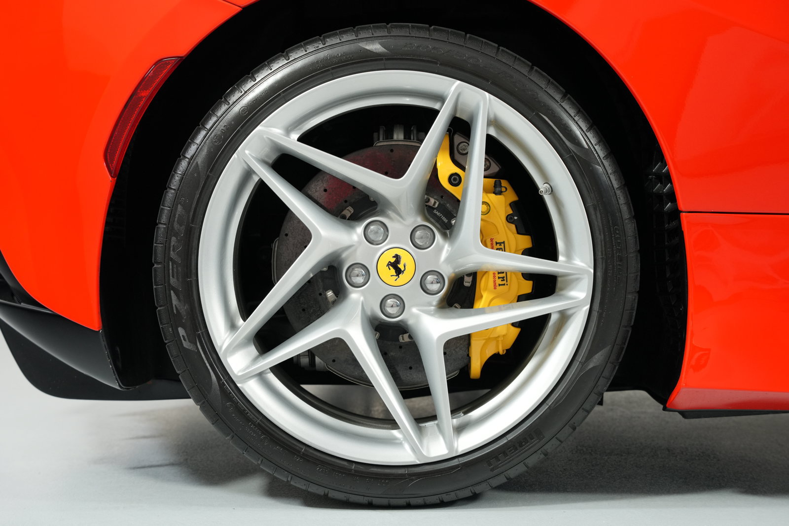 Used 2020 Ferrari F8 Tributo RWD image 16