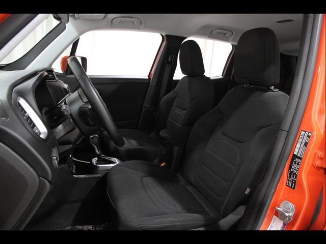Used 2018 Jeep Renegade Latitude w/ Cold Weather Group FWD image 5