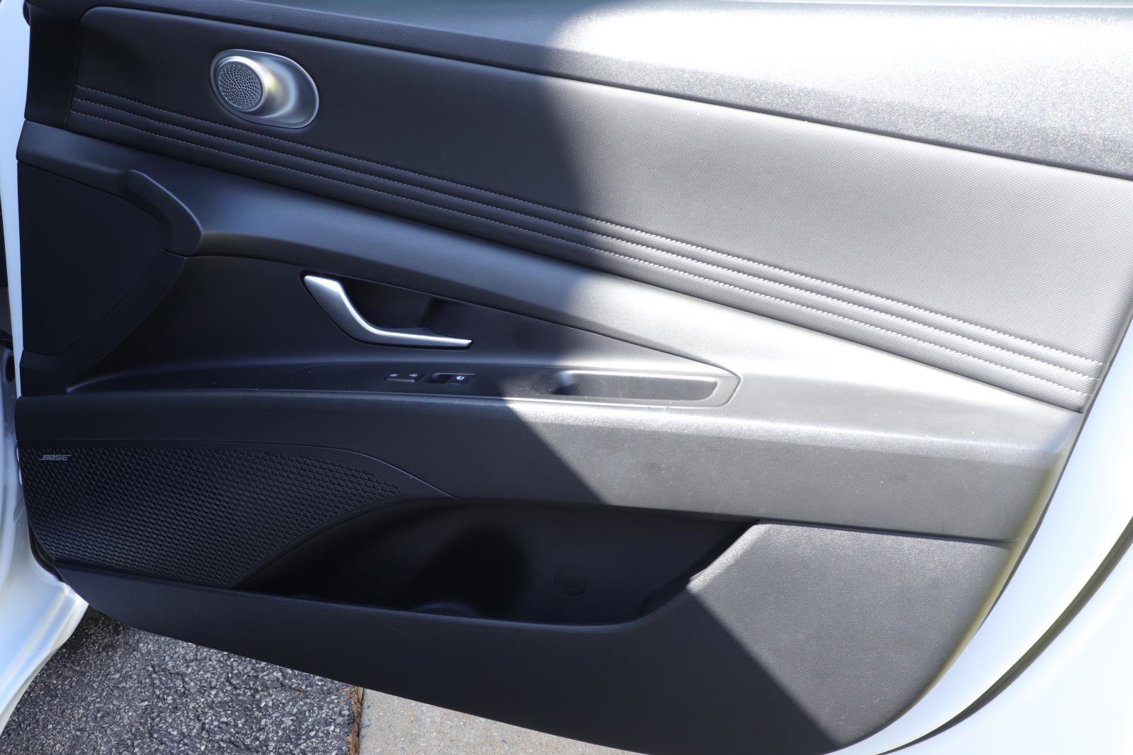 Used 2023 Hyundai Elantra Limited w/ Cargo Package image 15