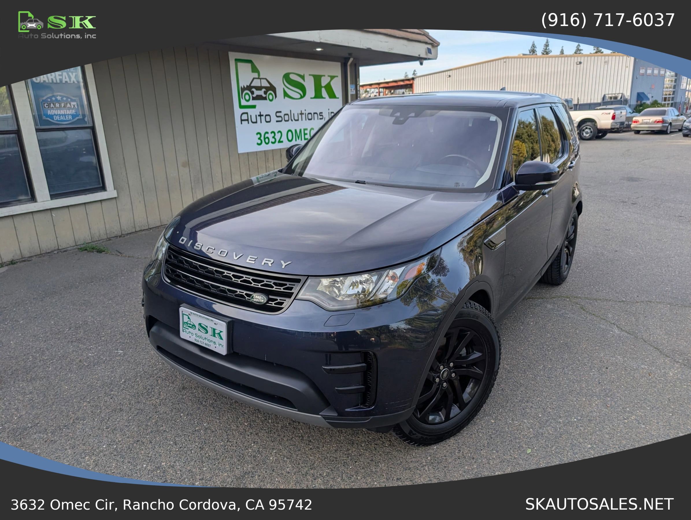 Used 2017 Land Rover Discovery SE image 2