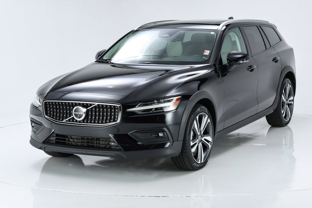 Used 2024 Volvo V60 B5 Cross Country Plus w/ Protection Package Premier AWD/4WD image 44