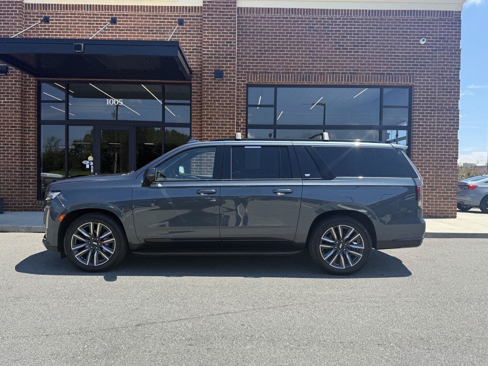 Used 2021 Cadillac Escalade ESV Sport w/ Driver Assist Tech Package AWD/4WD image 3
