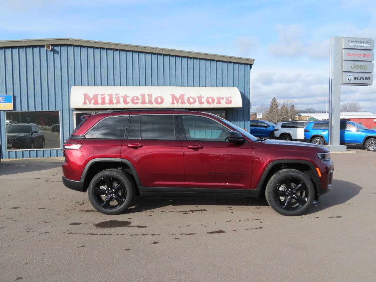 New 2026 Jeep Grand Cherokee Limited w/ Limited Altitude Package AWD/4WD image 1
