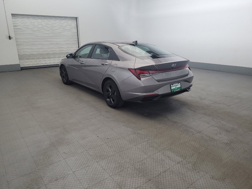 Used 2023 Hyundai Elantra SEL FWD image 5