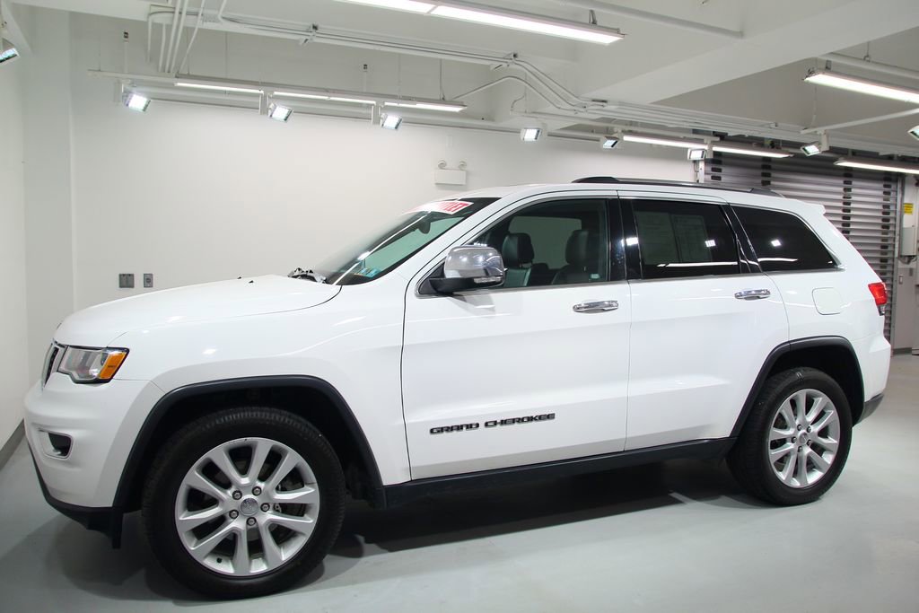 Used 2017 Jeep Grand Cherokee Limited AWD/4WD image 3