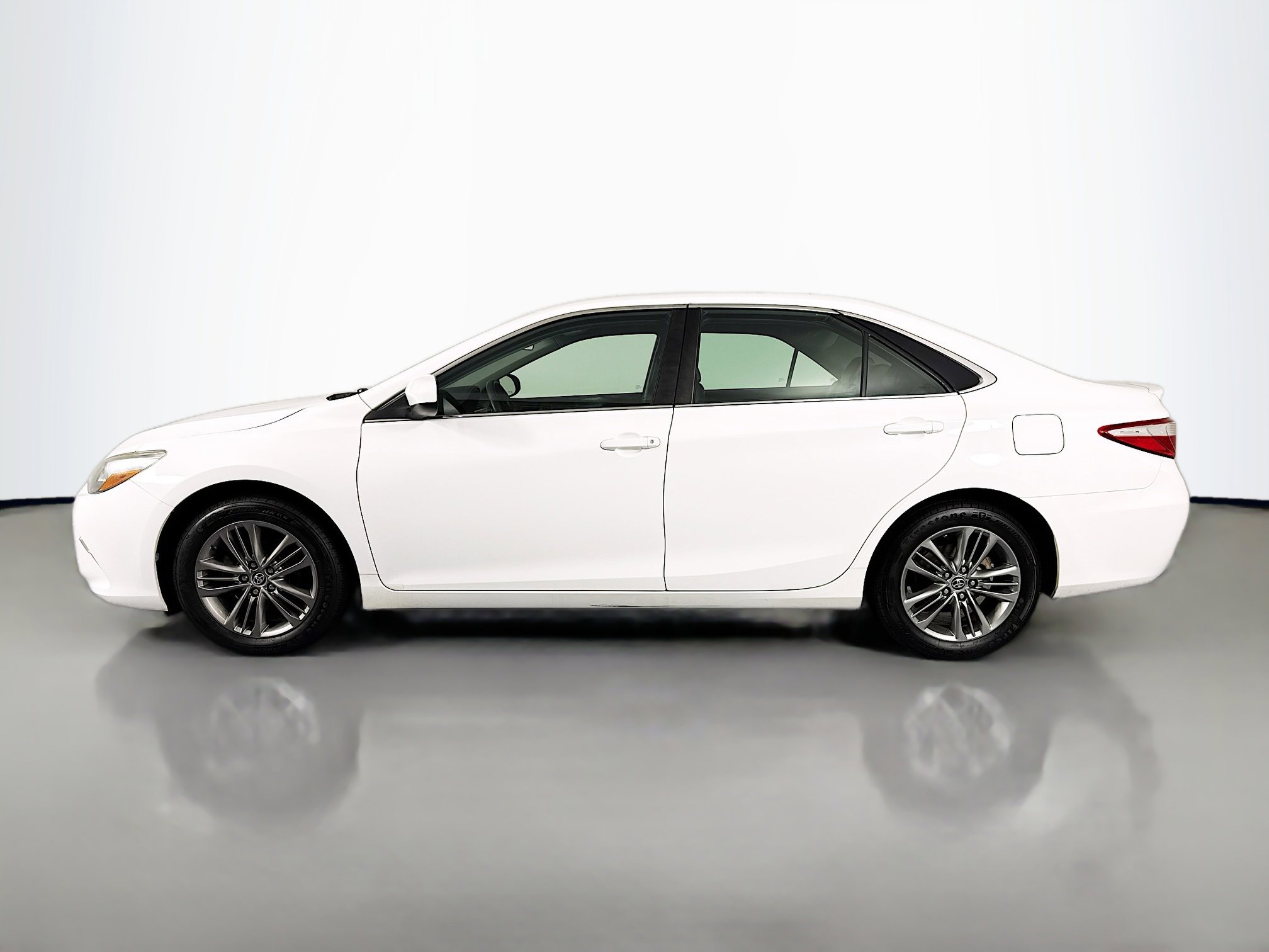 Used 2015 Toyota Camry SE FWD image 8