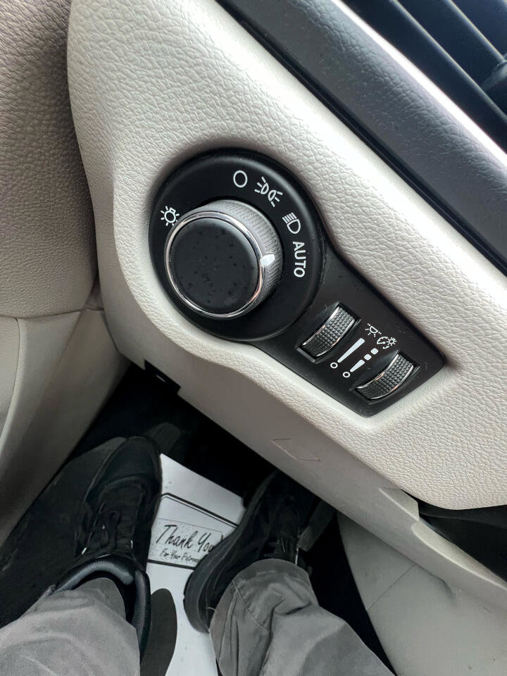 Used 2017 Chrysler Pacifica Touring image 22