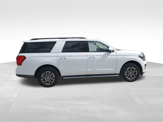 Used 2023 Ford Expedition Max XLT image 3