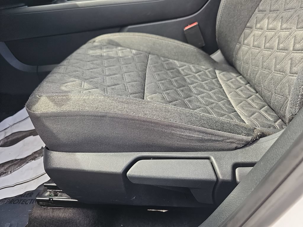 Used 2025 Nissan Kicks SV FWD image 32