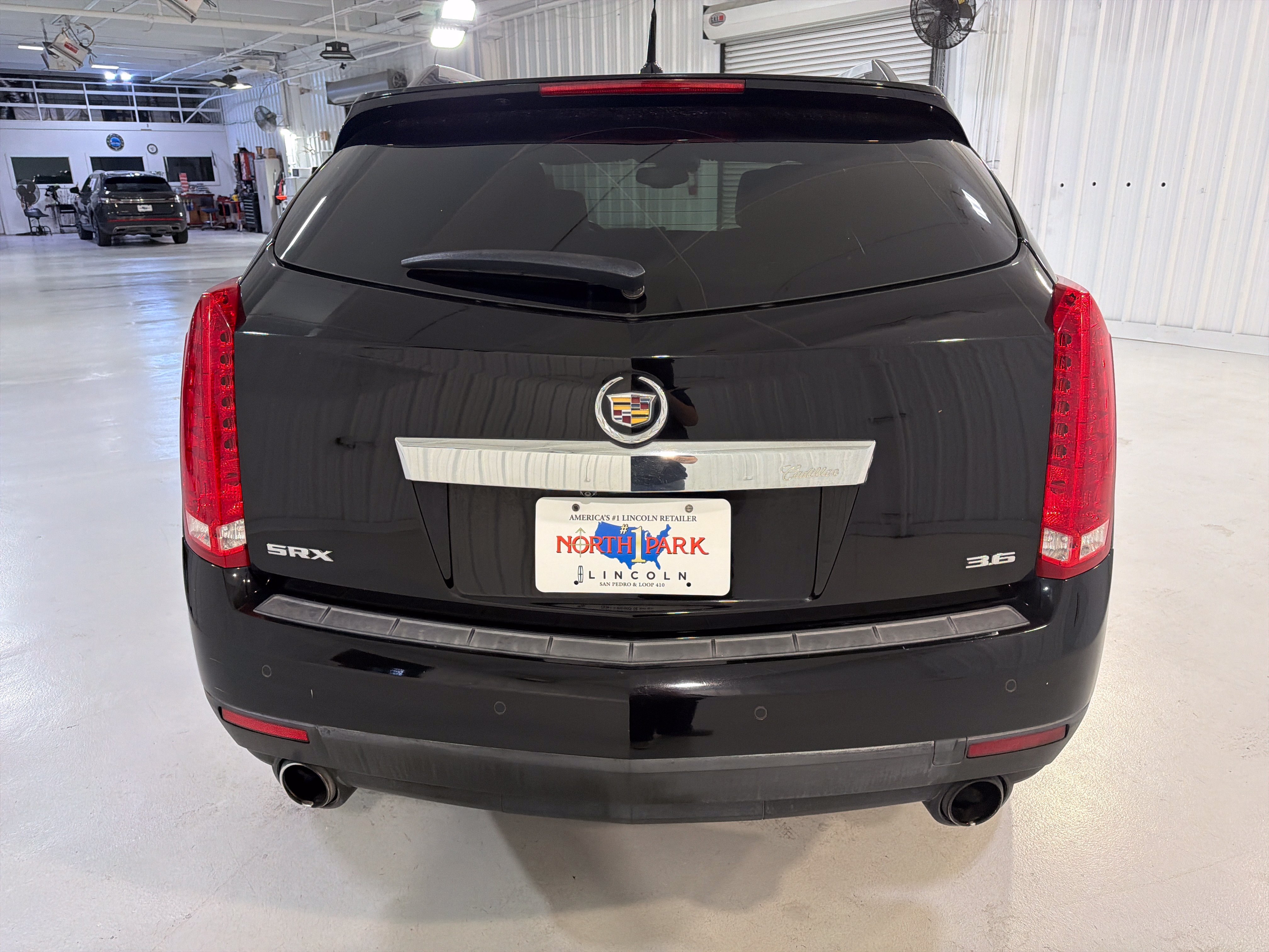 Used 2014 Cadillac SRX Luxury w/ Driver Awareness Package FWD image 4