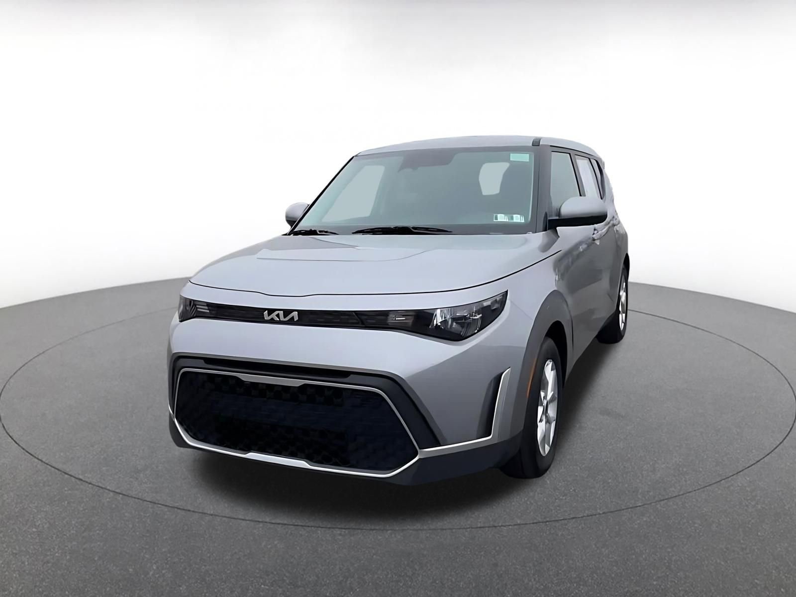 Used 2025 Kia Soul LX w/ LX Technology Package FWD image 6