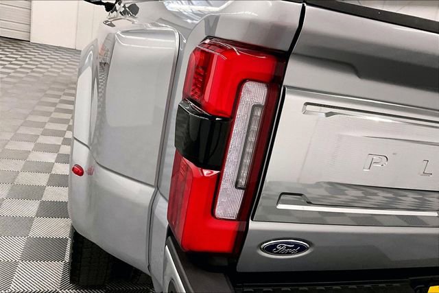 Used 2024 Ford F450 Platinum w/ FX4 Off-Road Package AWD/4WD image 35
