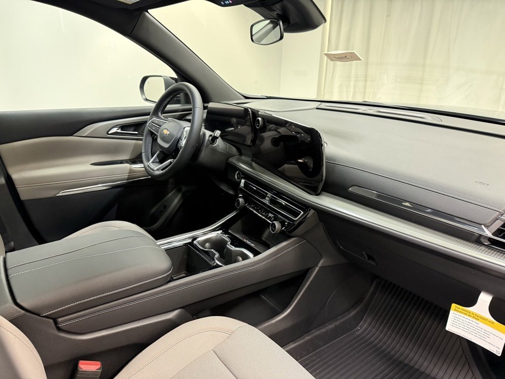 New 2026 Chevrolet Traverse LT w/ Sun and Wheel Package image 16