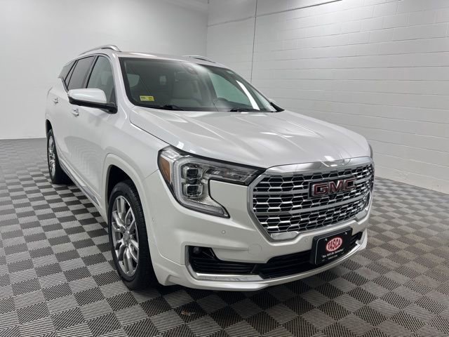 Used 2024 GMC Terrain Denali w/ Denali Premium Package image 1