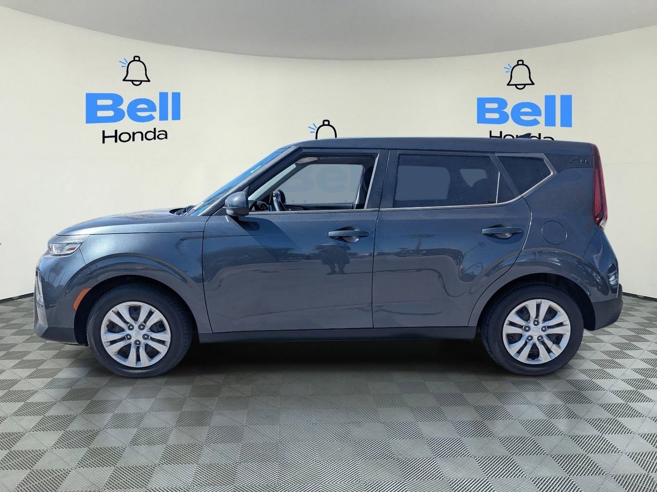Used 2020 Kia Soul LX FWD image 2