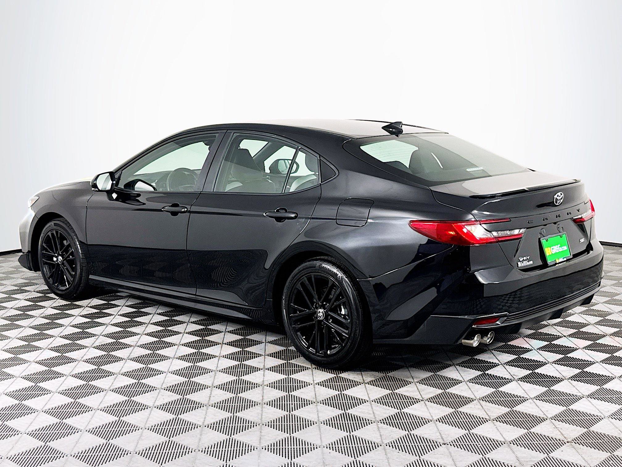 Used 2026 Toyota Camry SE FWD image 6