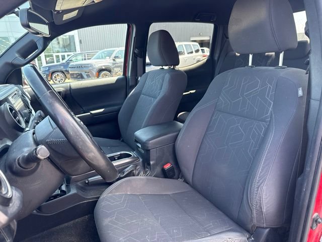 Used 2017 Toyota Tacoma TRD Sport w/ Tow Package (A/T) AWD/4WD image 14