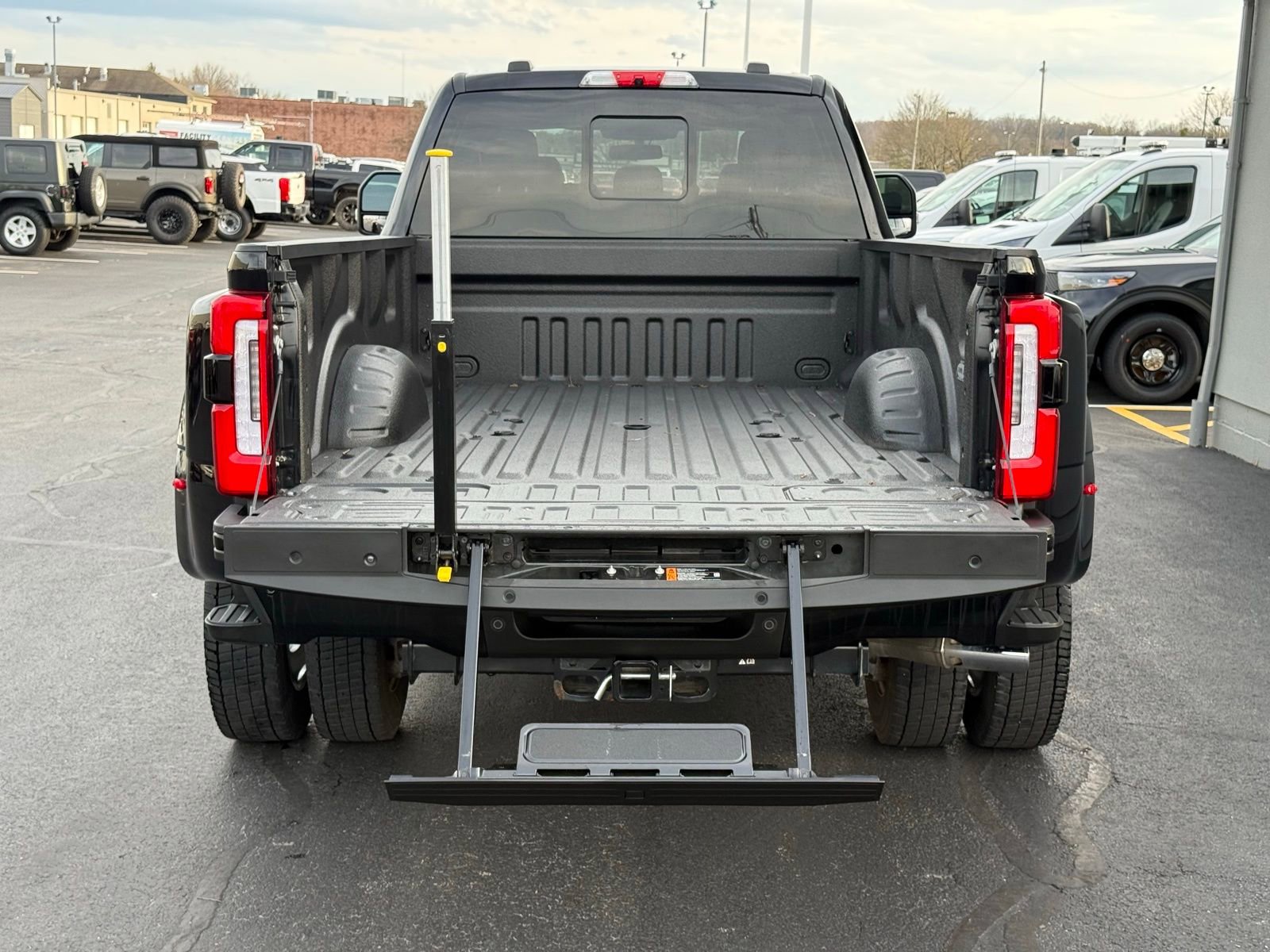 Used 2023 Ford F450 Limited w/ FX4 Off-Road Package image 46