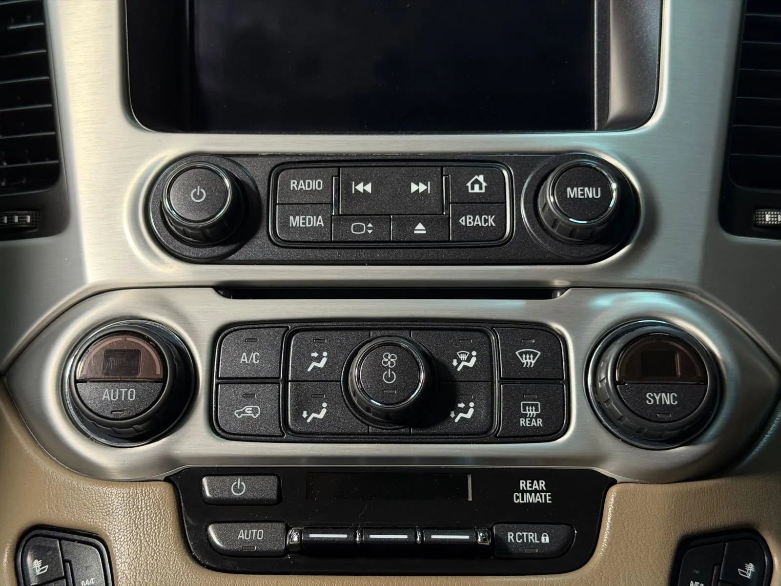 Used 2015 GMC Yukon XL SLT AWD/4WD image 50