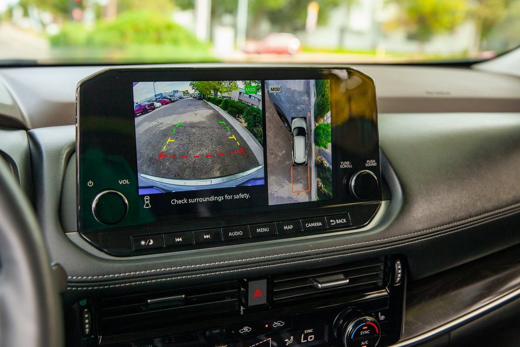 Used 2023 Nissan Rogue Platinum w/ Platinum Premium Package image 14