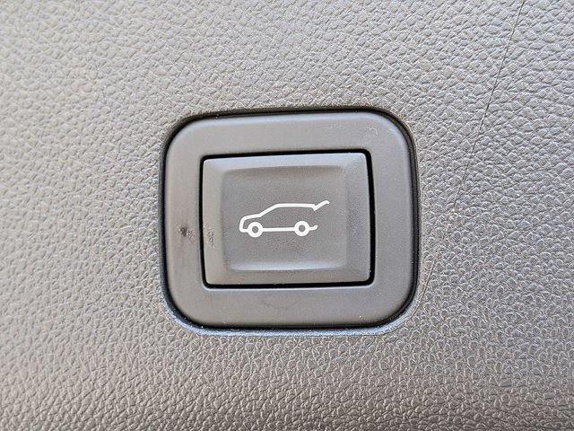 Used 2025 Cadillac Escalade Premium Luxury AWD/4WD image 15