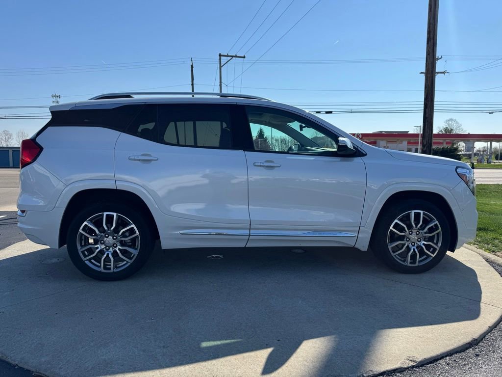 Used 2023 GMC Terrain Denali w/ Denali Premium Package image 8