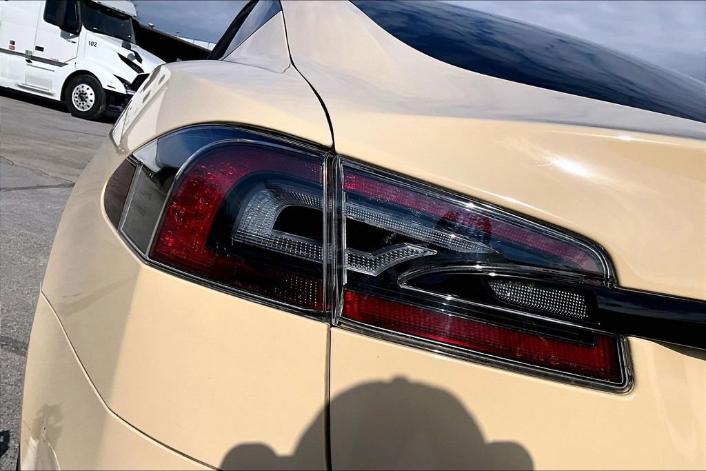 Used 2022 Tesla Model S image 21