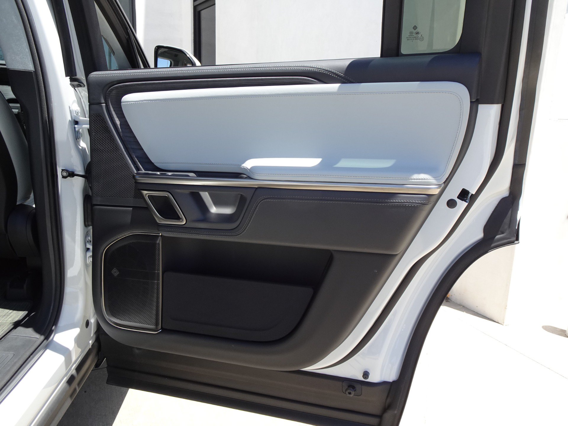 Used 2024 Rivian R1S Adventure AWD/4WD image 18
