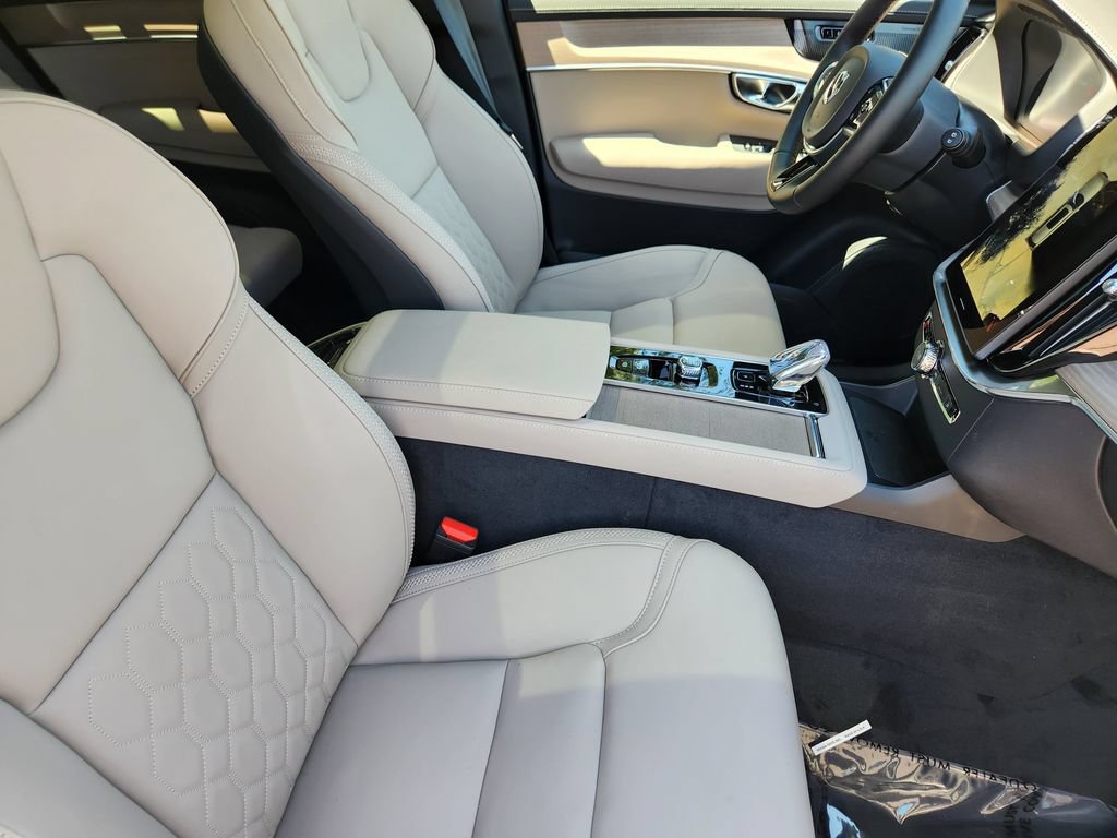 New 2026 Volvo XC90 B6 Plus w/ Protection Package Premier AWD/4WD image 5