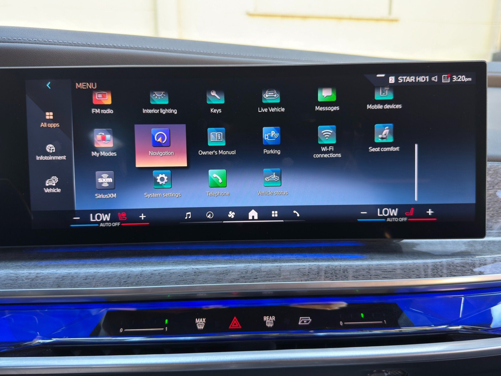 Used 2024 BMW 740i w/ Premium Package 2 RWD image 31