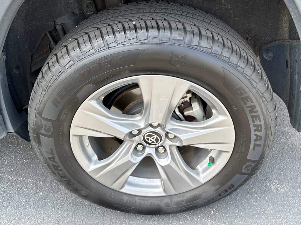 Used 2022 Toyota RAV4 XLE image 19