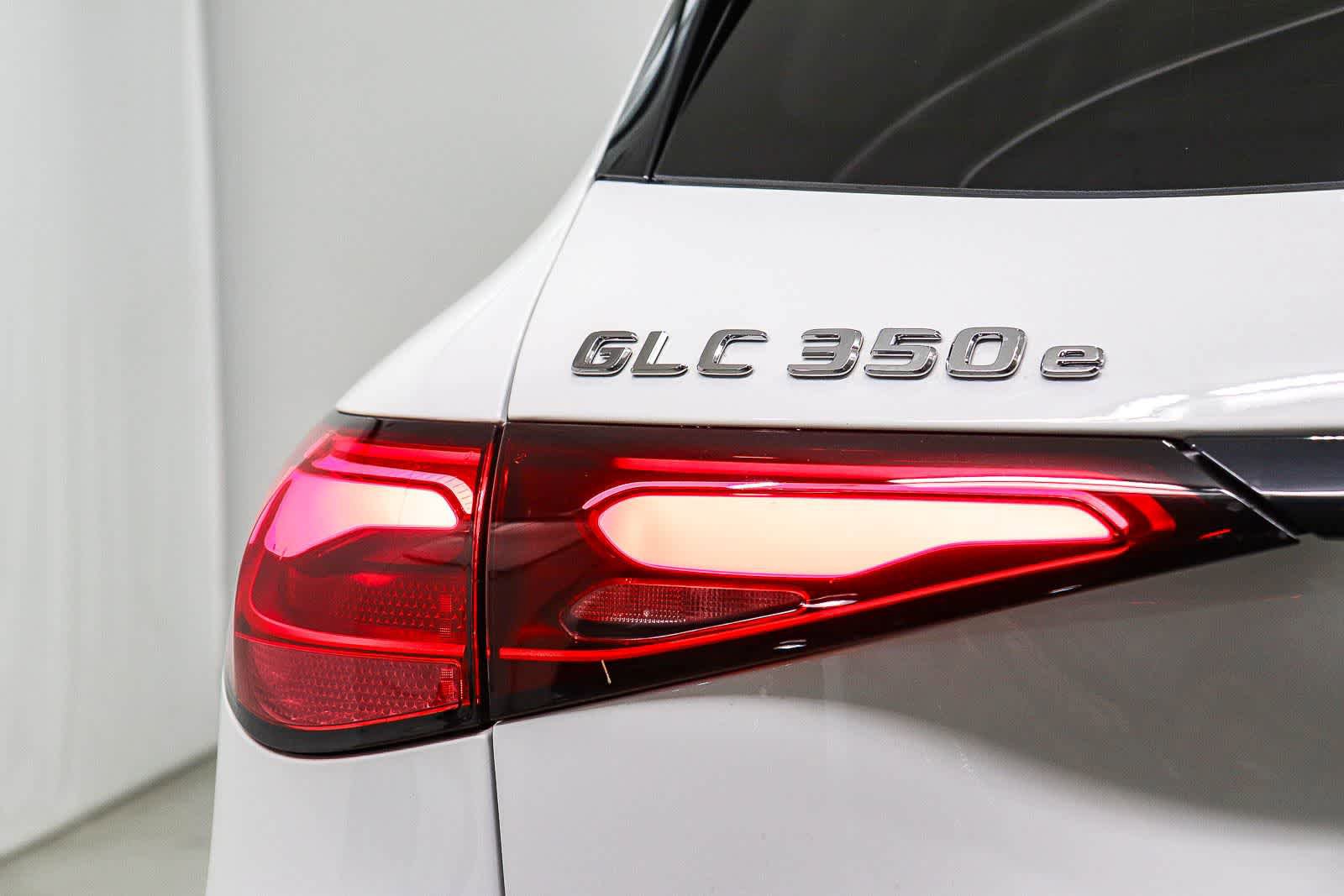 Used 2025 Mercedes-Benz GLC 350e 4MATIC image 11