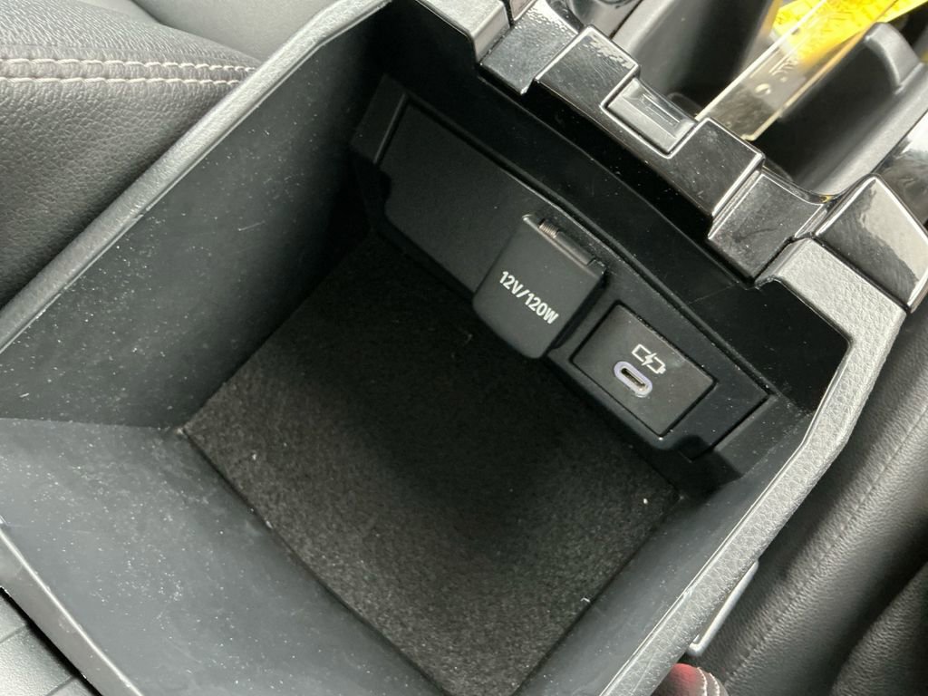 Used 2024 Toyota Corolla Cross XLE image 23