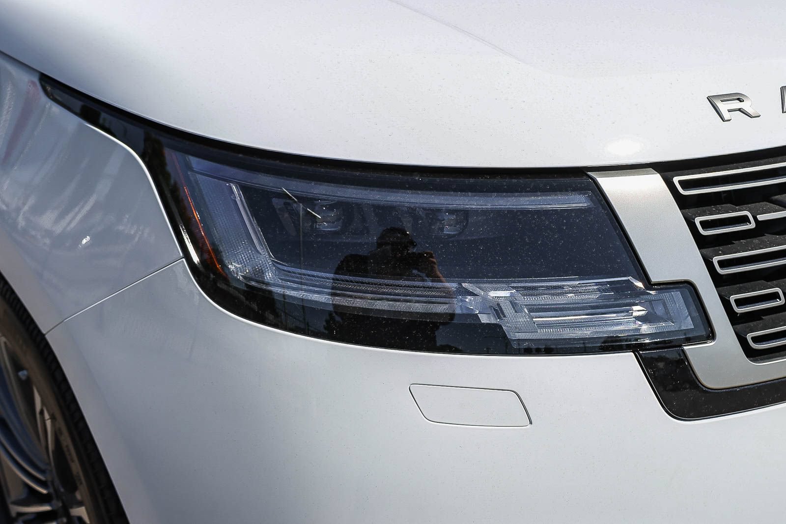 New 2026 Land Rover Range Rover Long Wheelbase SE AWD/4WD image 15