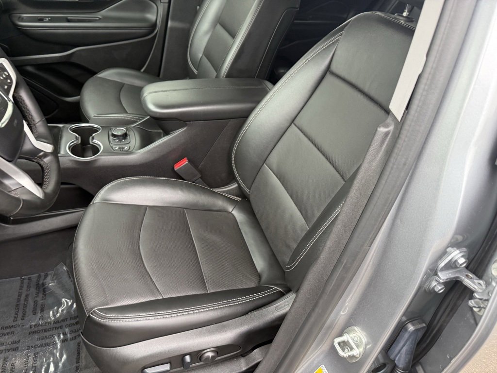 Used 2024 GMC Terrain SLT image 21