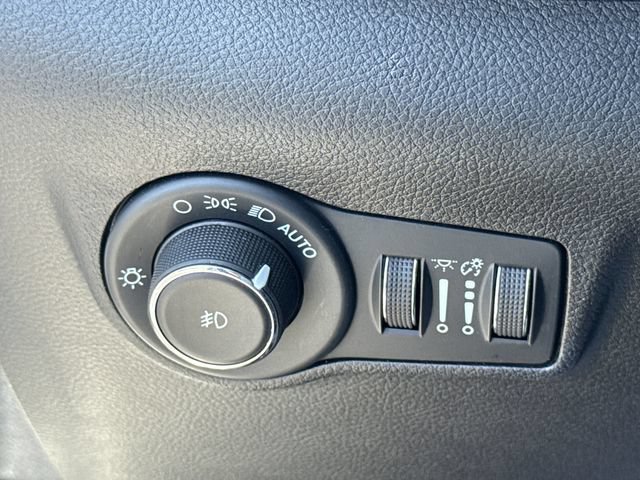 Used 2024 Jeep Compass Latitude AWD/4WD image 41