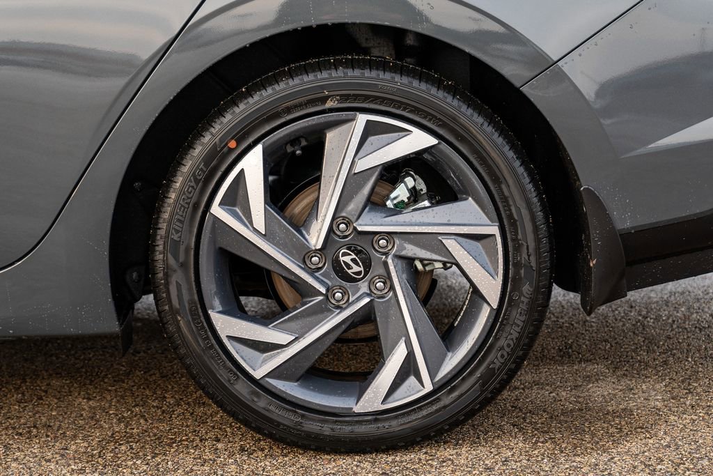 New 2025 Hyundai Elantra Limited image 9