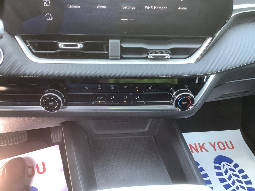 Used 2025 Chevrolet Equinox LT w/ Safety and Technology Package FWD image 16