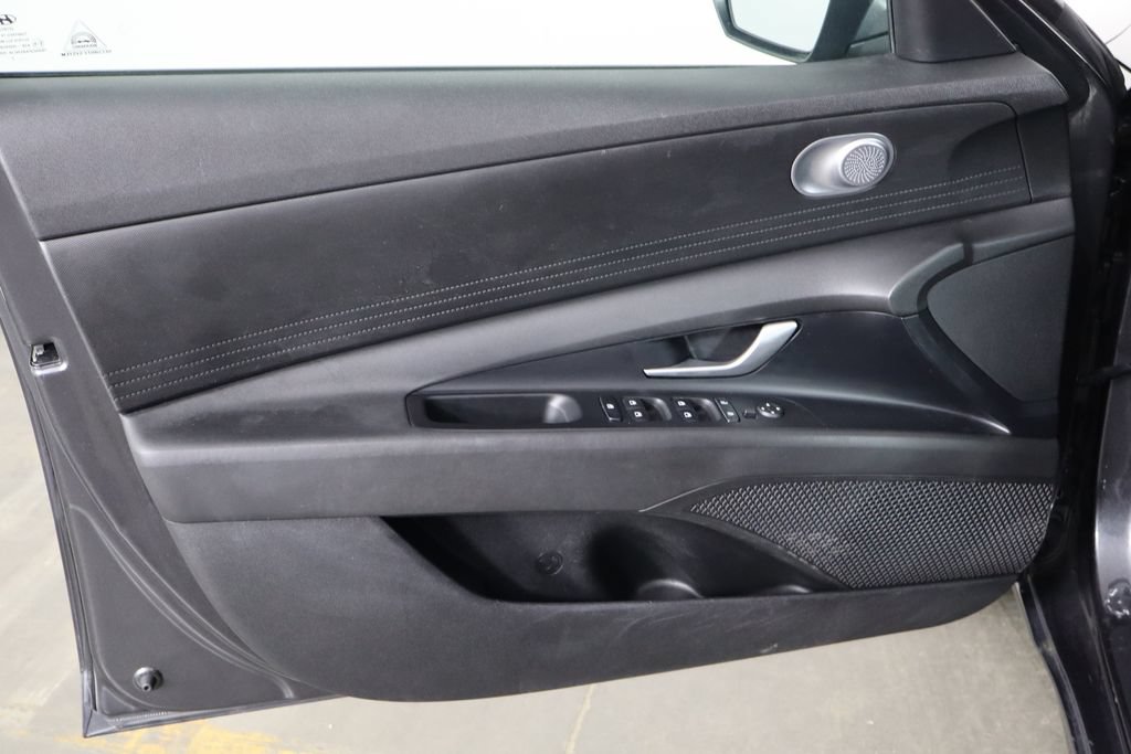 Used 2022 Hyundai Elantra SEL FWD image 19