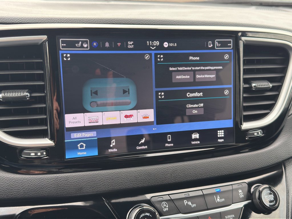 Used 2026 Chrysler Pacifica Select image 22