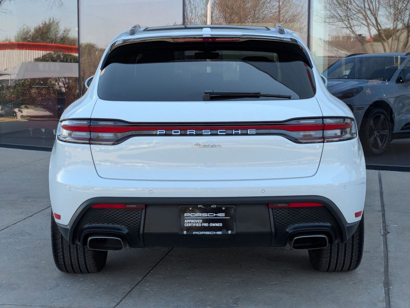 Certified 2025 Porsche Macan image 10
