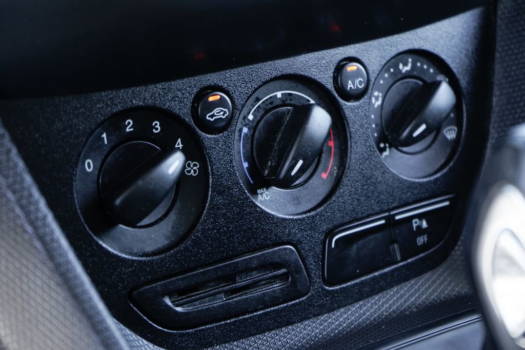 Used 2018 Ford Transit Connect XL image 32