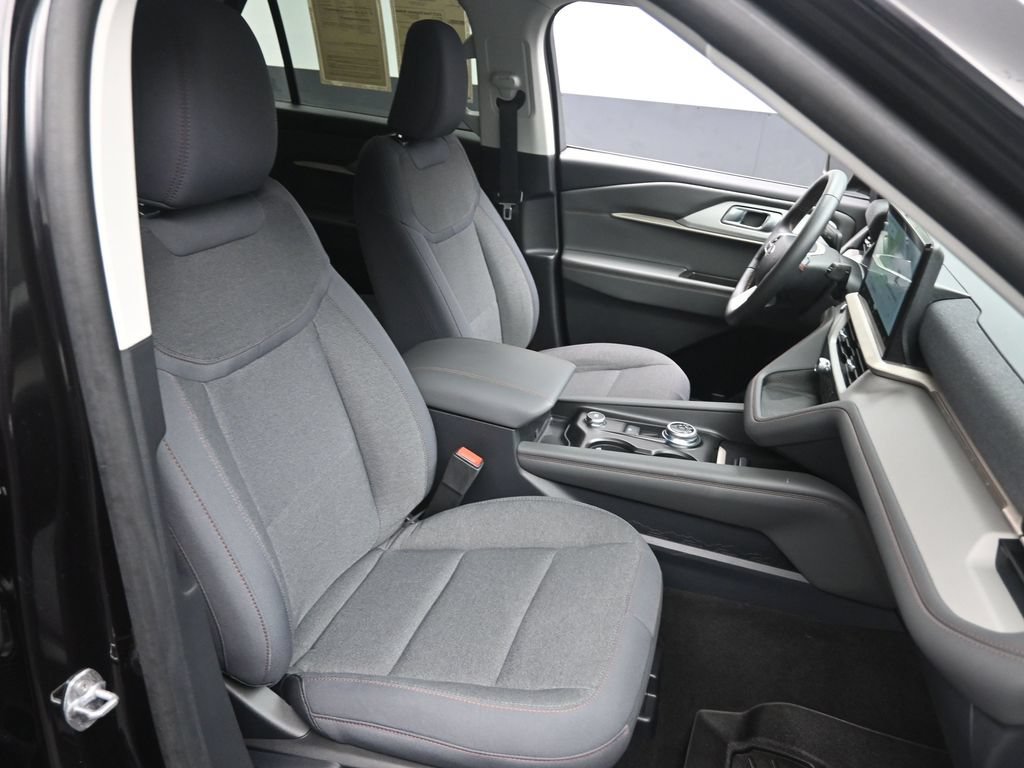 Used 2025 Ford Explorer Active RWD image 28