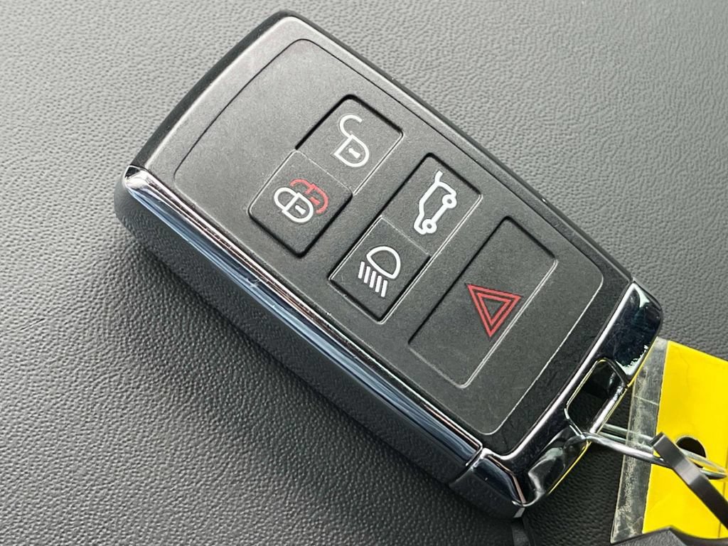 Used 2025 Land Rover Range Rover Sport SE AWD/4WD image 35