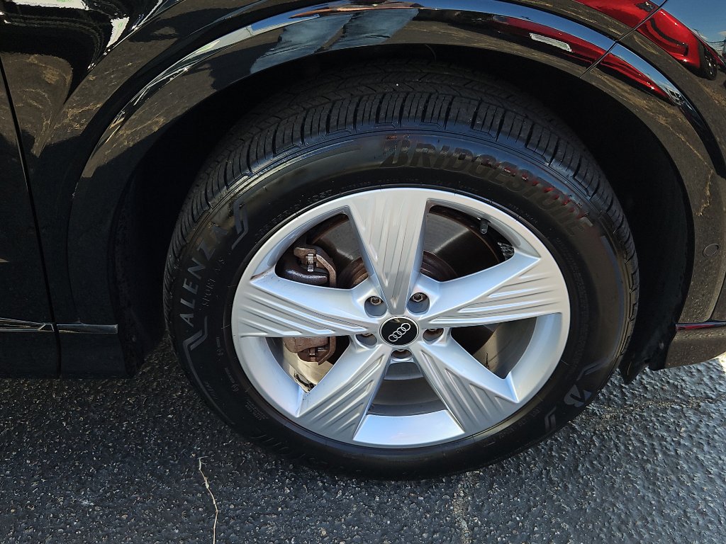 Used 2022 Audi Q4 e-tron Prestige image 32