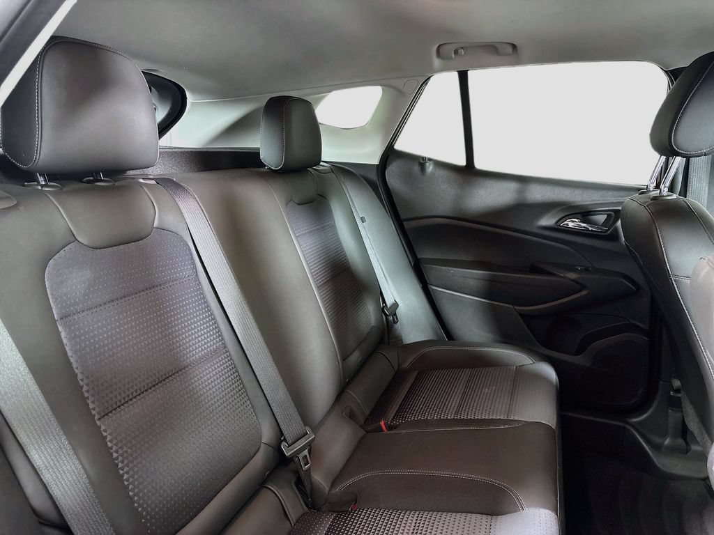 Used 2024 Chevrolet Trax LT w/ Sunroof Package FWD image 28