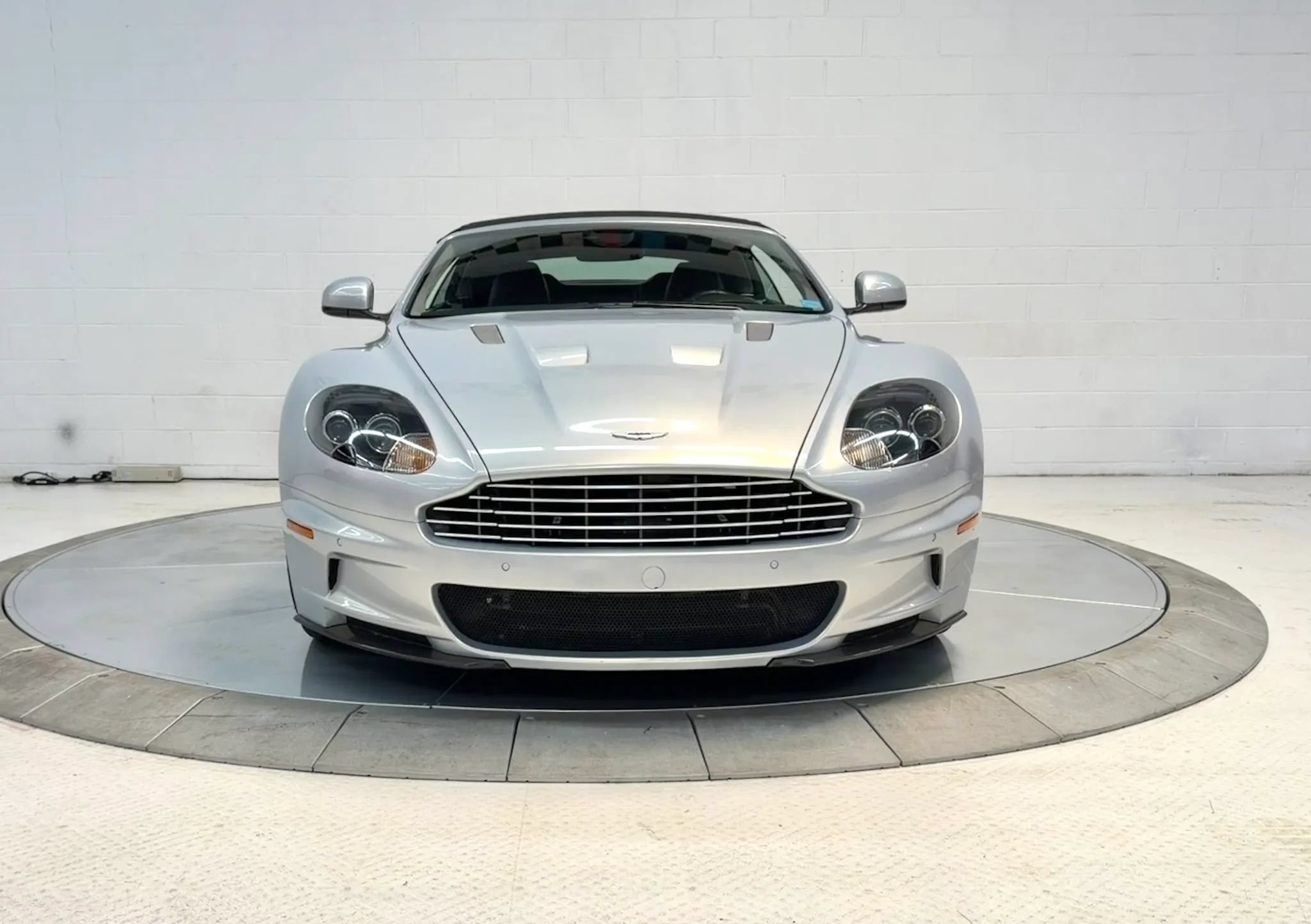 Used 2012 Aston Martin DBS Volante RWD image 14