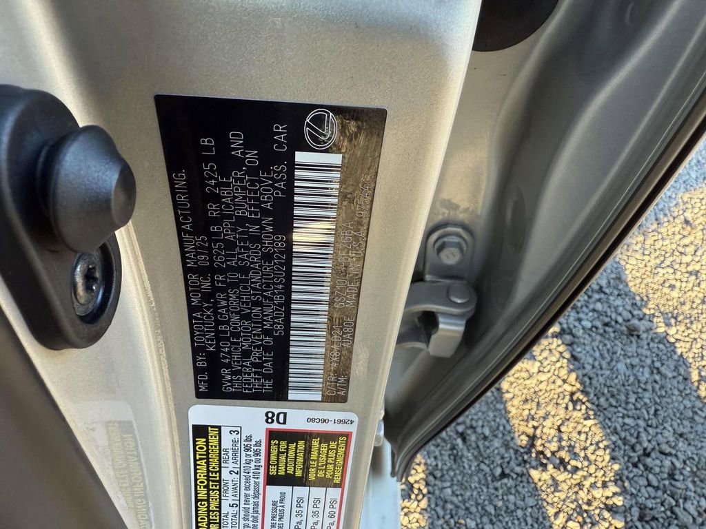 Used 2025 Lexus ES 350 w/ Premium Package image 30