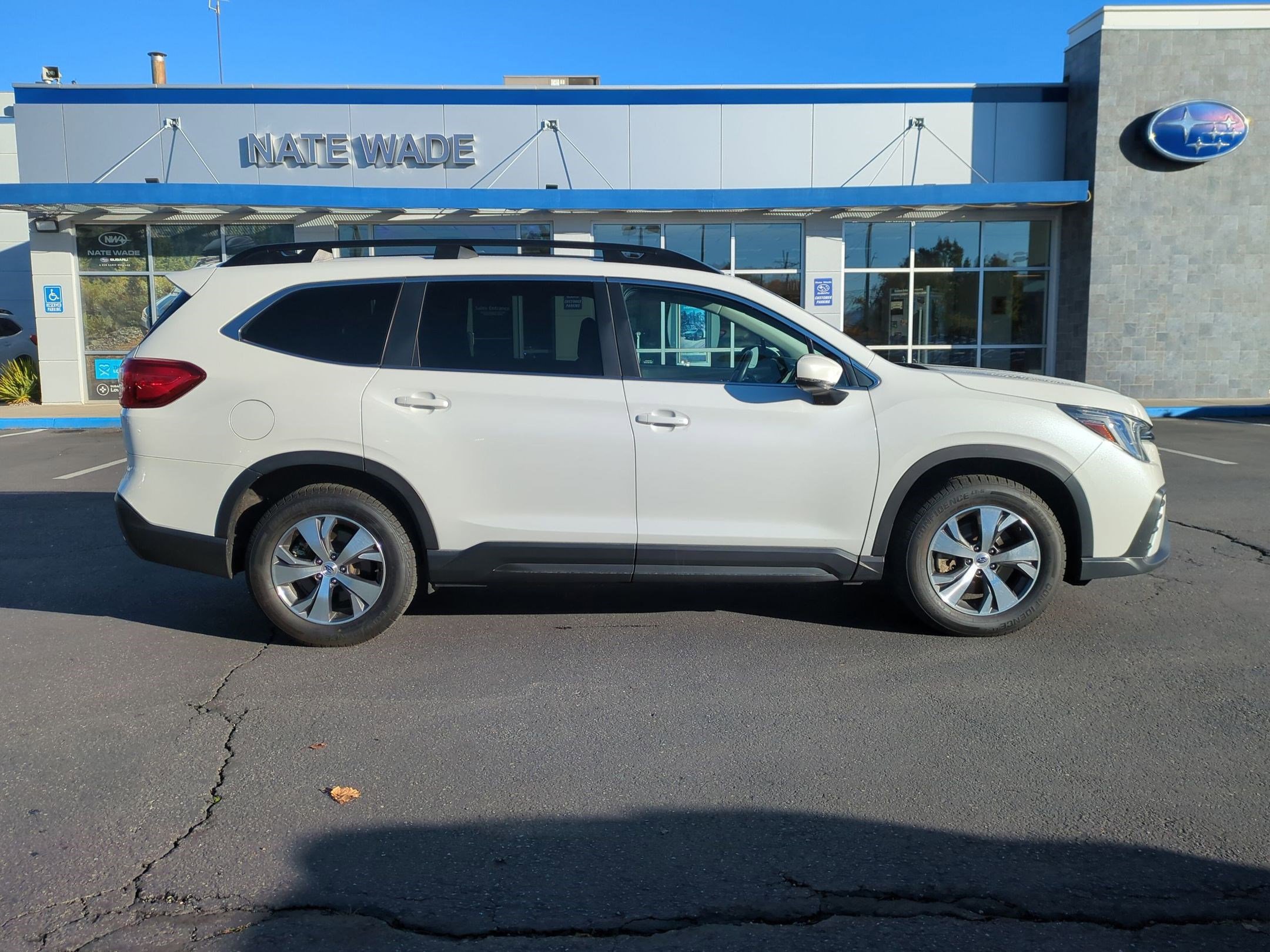 Used 2024 Subaru Ascent Premium w/ Convenience Package image 2
