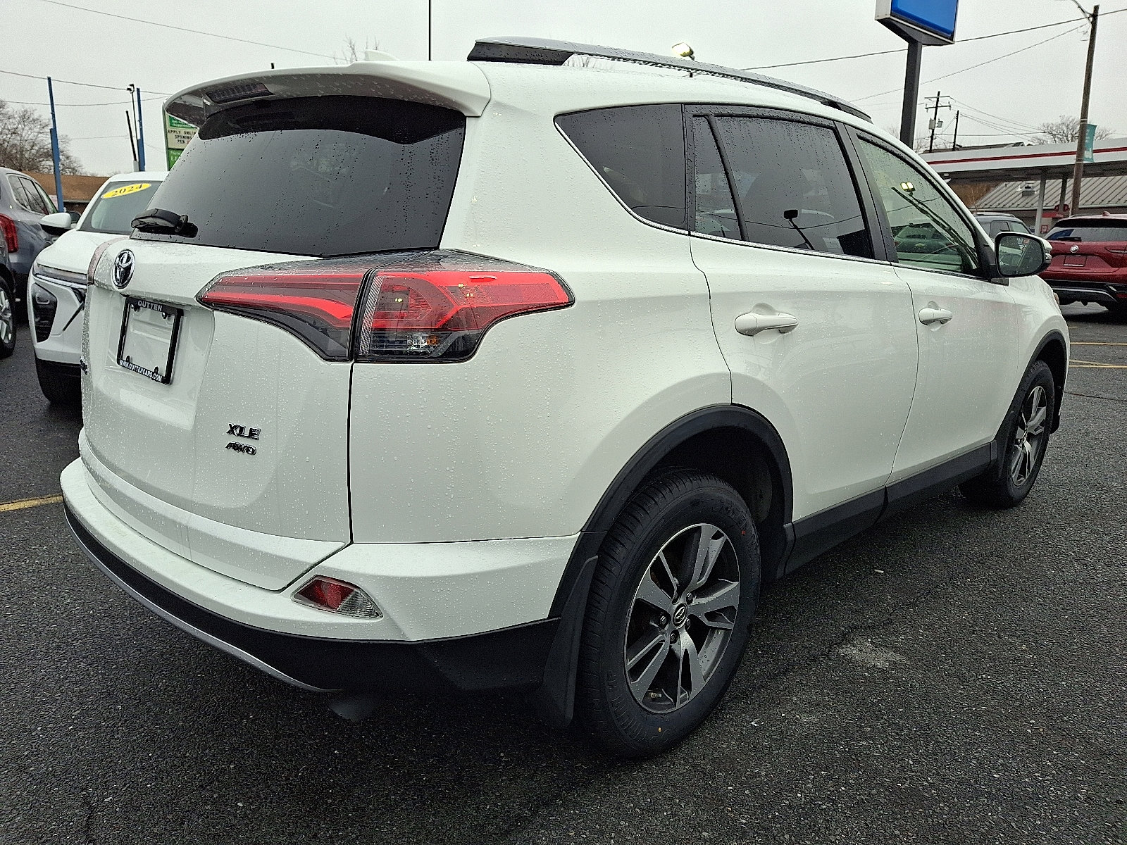 Used 2018 Toyota RAV4 XLE w/ Plus Extra Value Package image 5